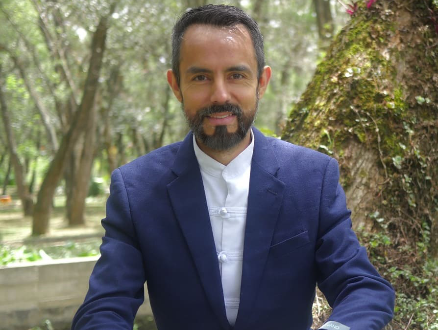 LEONARDO LUZURIAGA